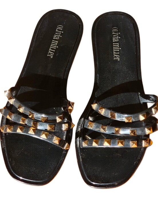 黒いOliviaのミラーの金のスタッドによって染められたロックのスタッド 